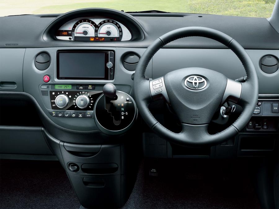  Toyota Sienta 2011 года  (фото 11 из 11)